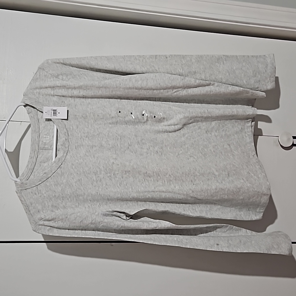 Heather grey long-sleeved shirt.